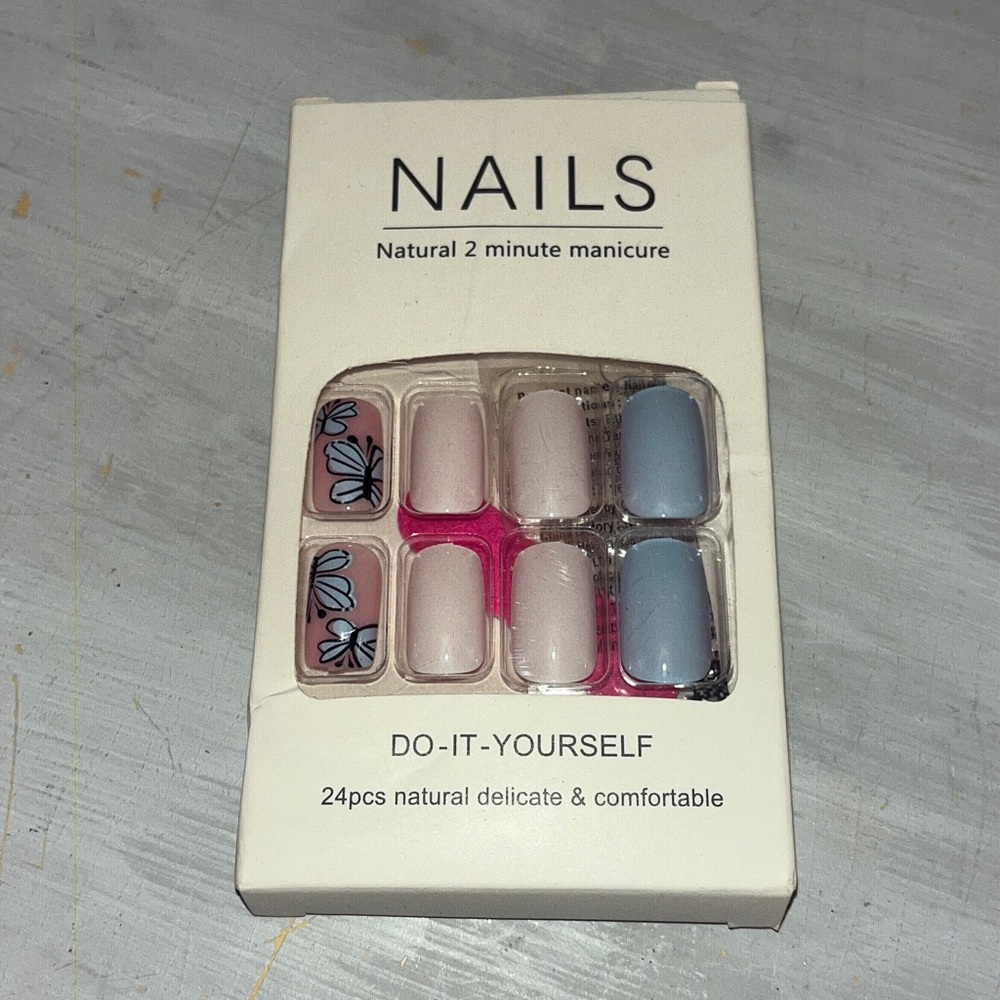 Press on Nails - Picture 7 of 11